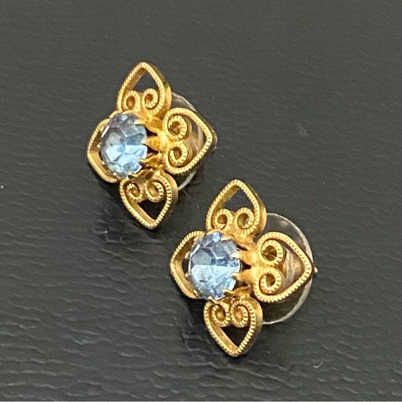 Vintage Unsigned Blue Topaz Gold-tone Filigree Ornate Flower Earrings 2.6g - Picture 7 of 13